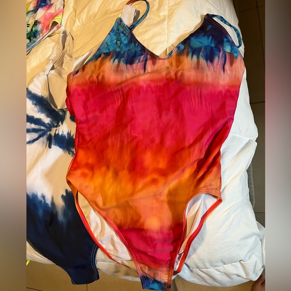 Bundle of 7 swimsuits - Picture 6 of 8